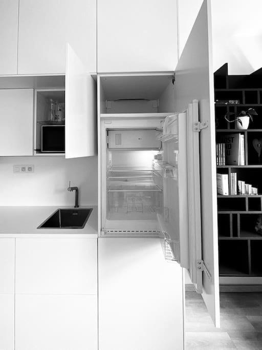 New Studio In Quiet Part Of The City Center 브라티슬라바 외부 사진